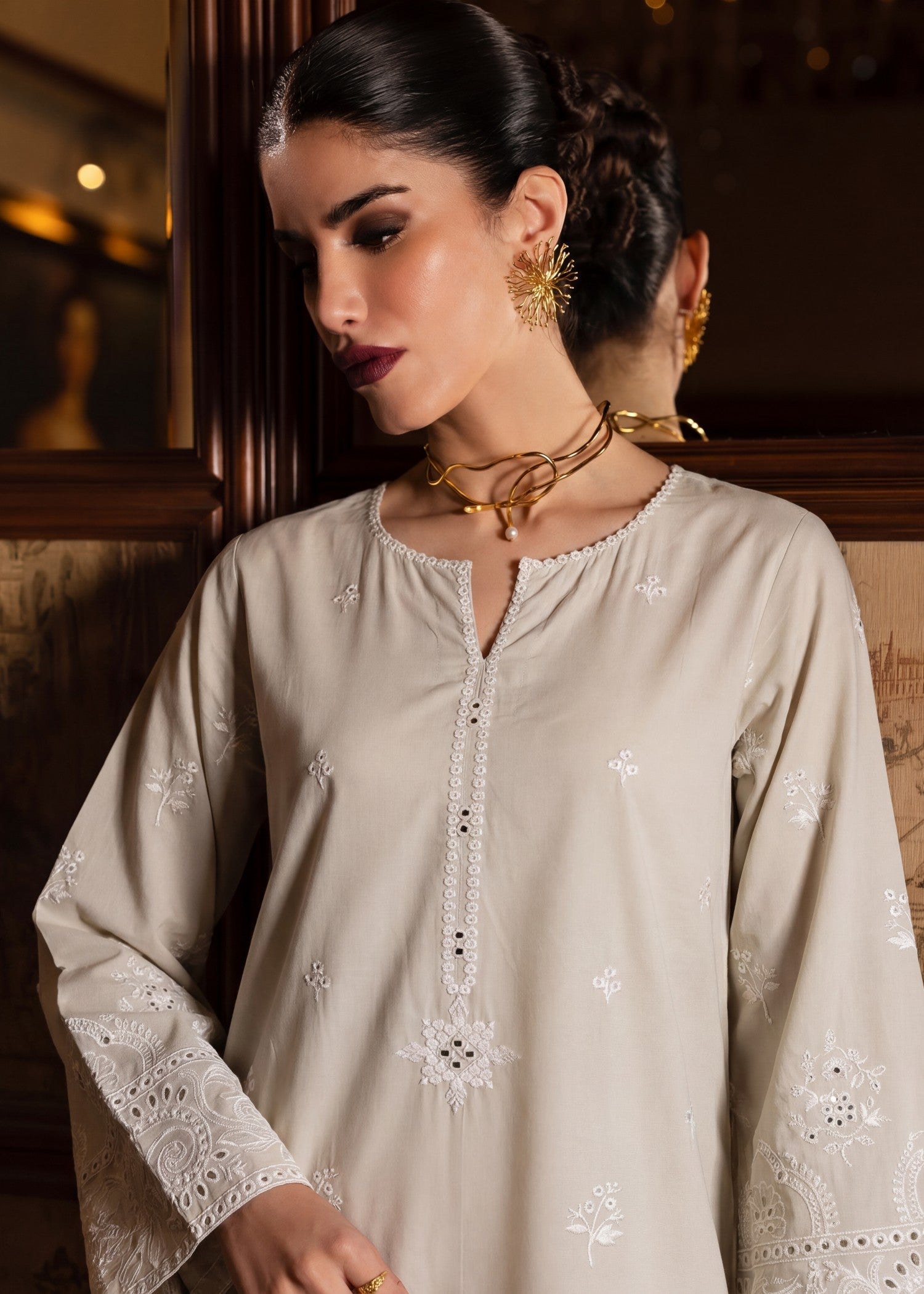 Embroidered Lawn 3-Piece Suit – Ivory, Manaar Dupatta