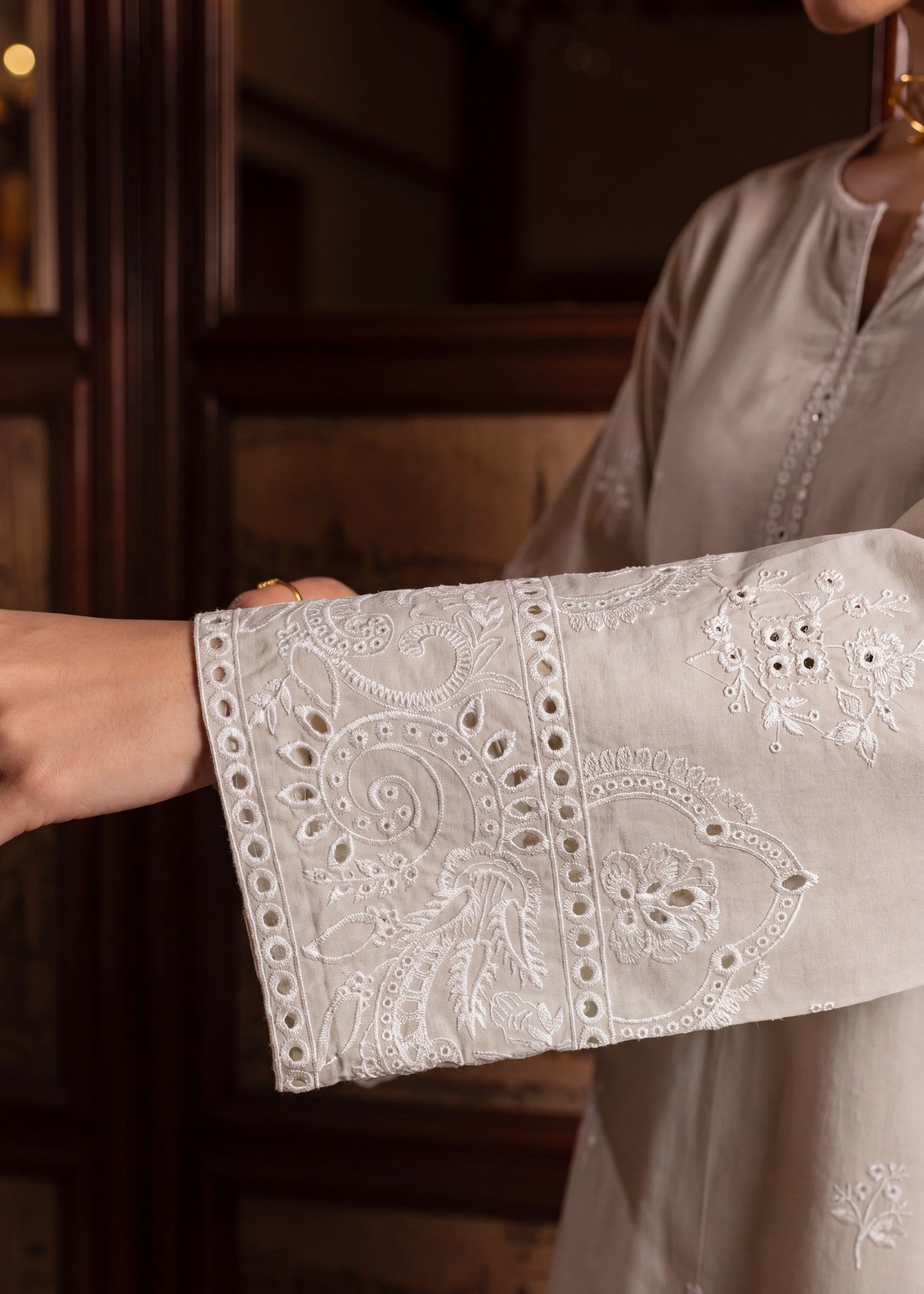 Embroidered Lawn 3-Piece Suit – Ivory, Manaar Dupatta