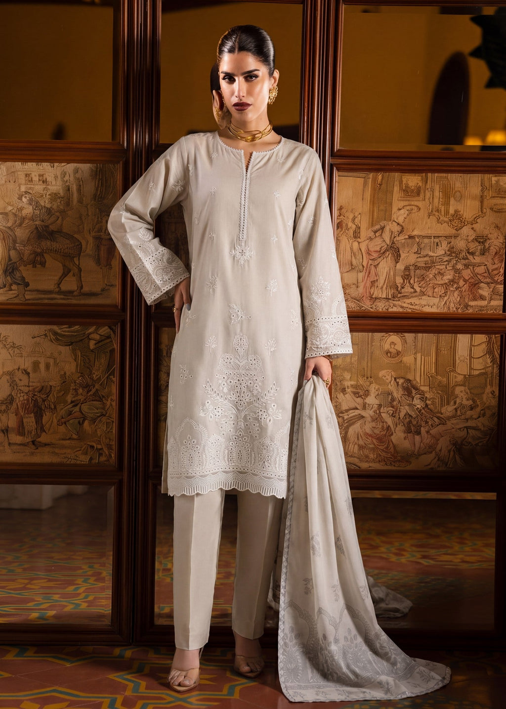 Embroidered Lawn 3-Piece Suit – Ivory, Manaar Dupatta