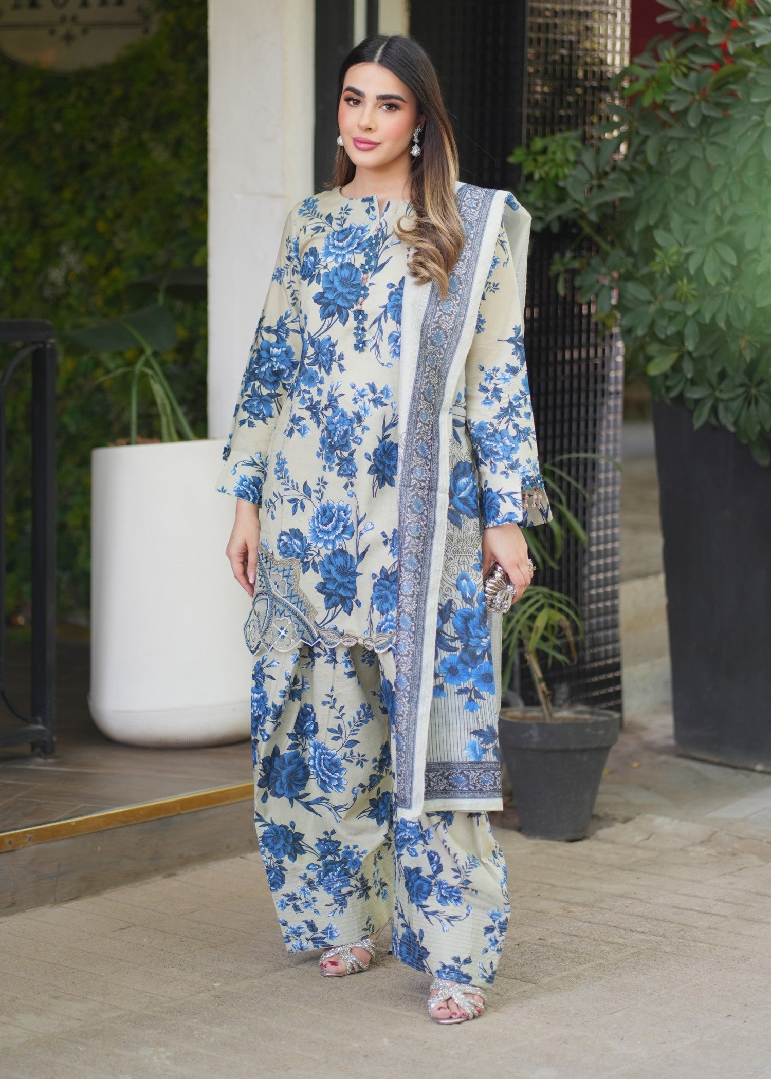 Embroidered Textured Lawn 3-Piece Suit – Ivory, Farshi Shalwar