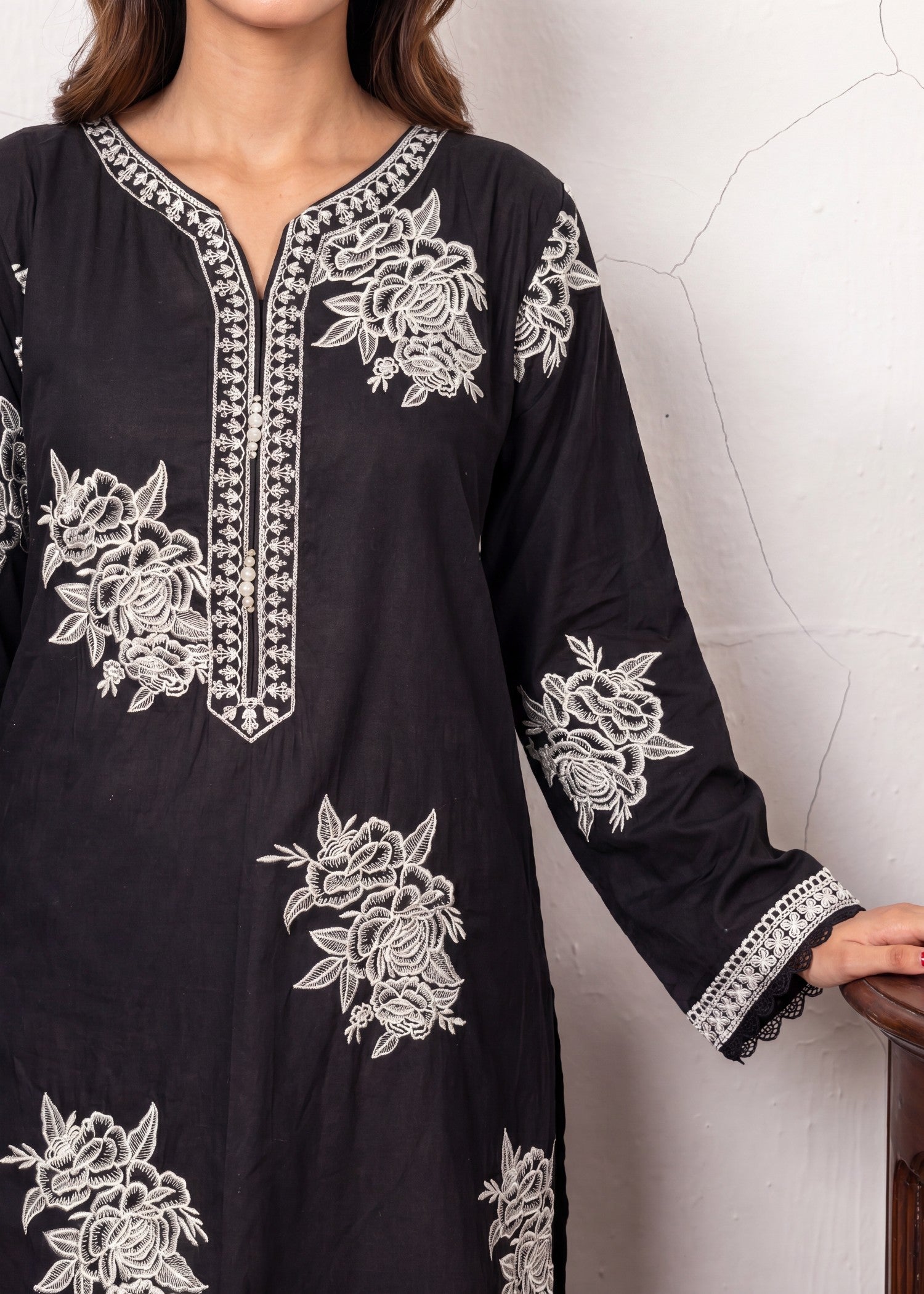 Embroidered Lawn 2-Piece Suit – Black, Summer Wear