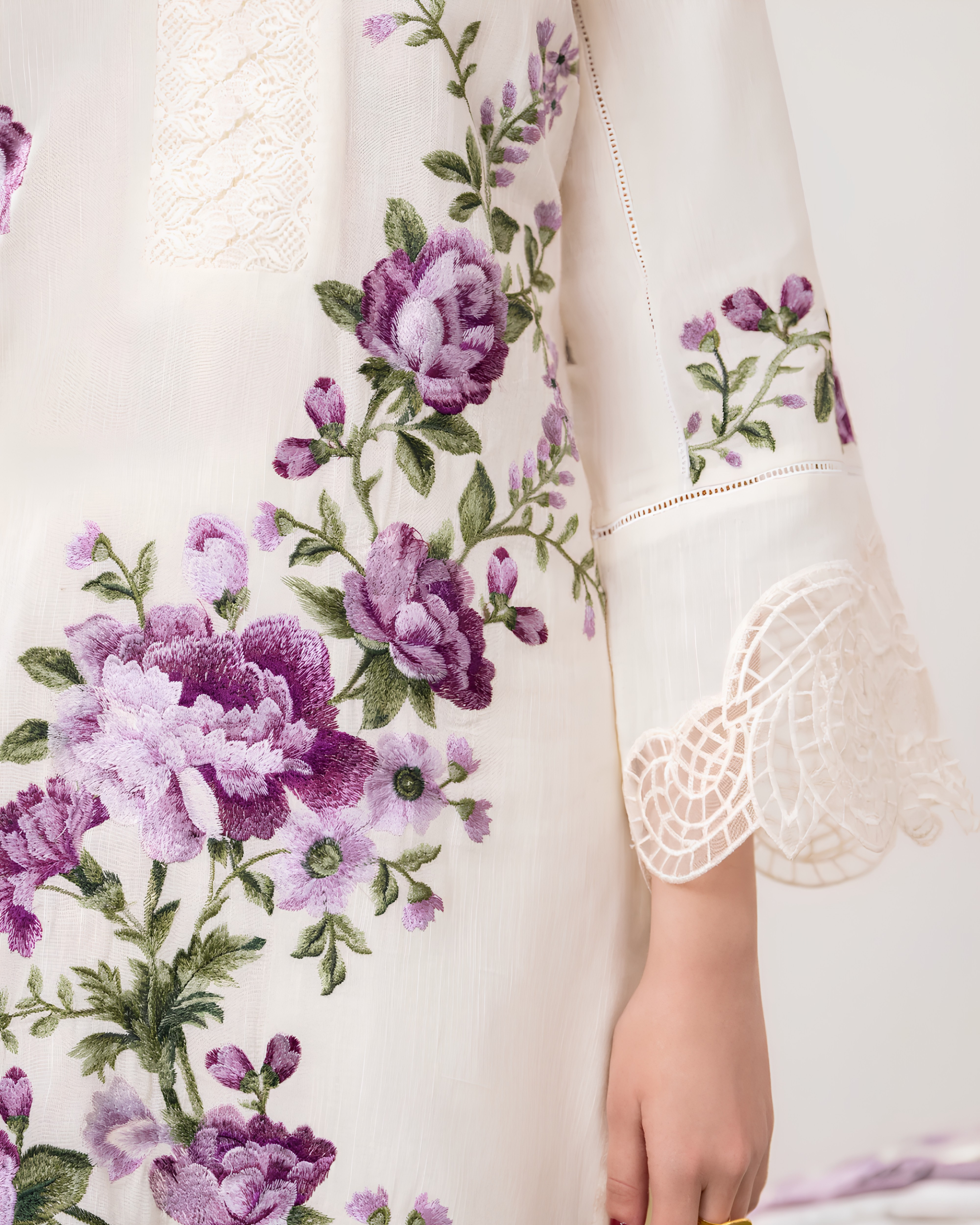Embroidered Lawn 3-Piece Suit – White with Manaar Dupatta, Summer Daily Wear