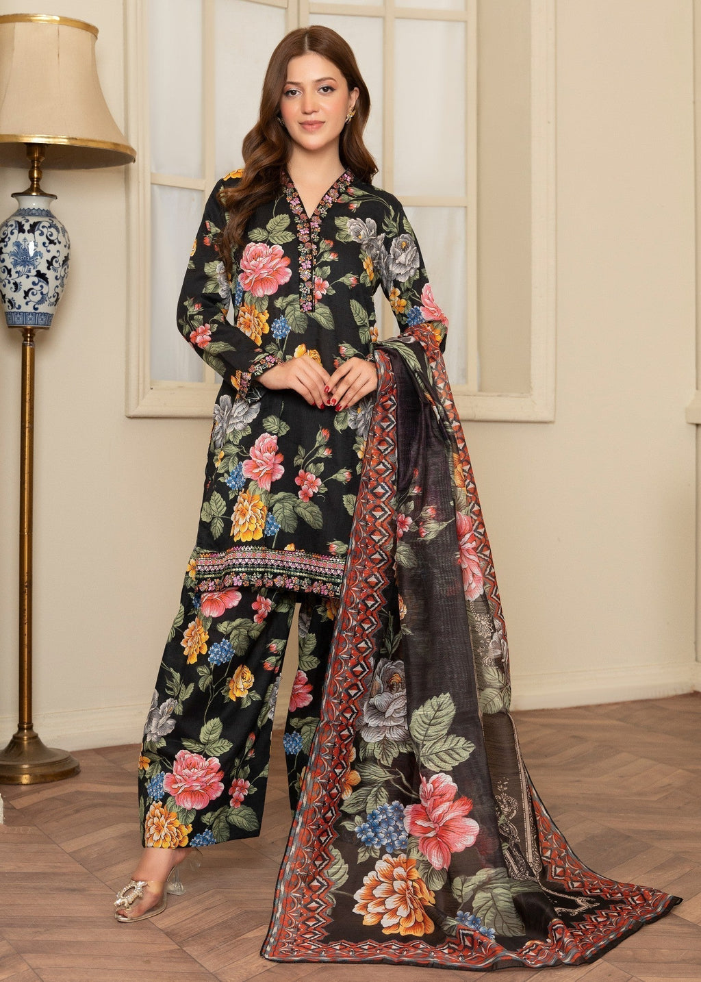 Printed Khaddar Short Kurta 3-Piece Suit – Black with Manaar Dupatta, Winter Wear