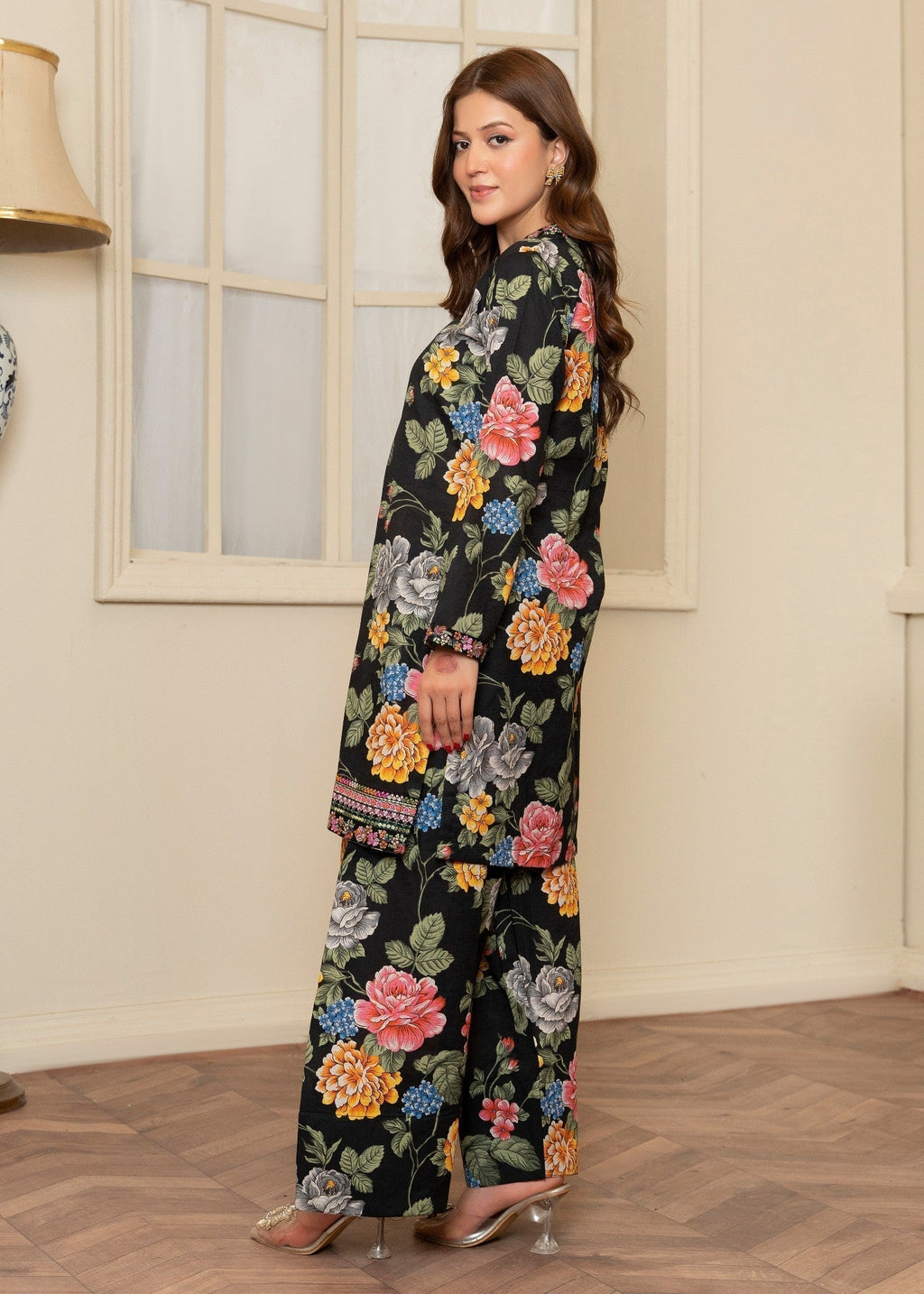 Printed Khaddar Short Kurta 3-Piece Suit – Black with Manaar Dupatta, Winter Wear