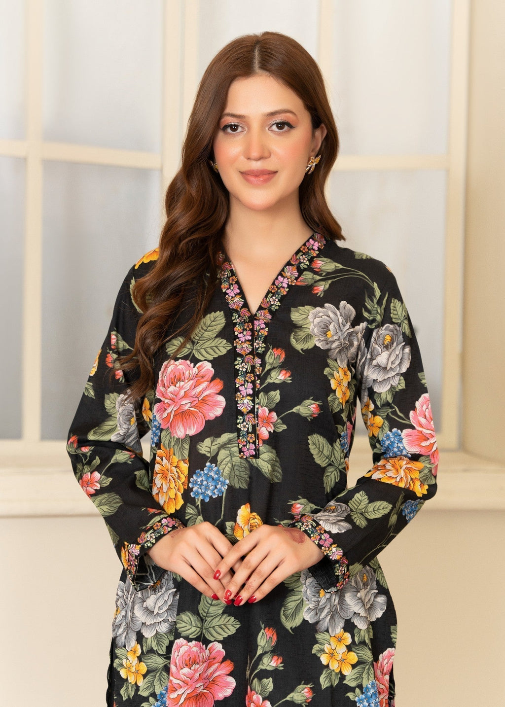 Printed Khaddar Short Kurta 3-Piece Suit – Black with Manaar Dupatta, Winter Wear