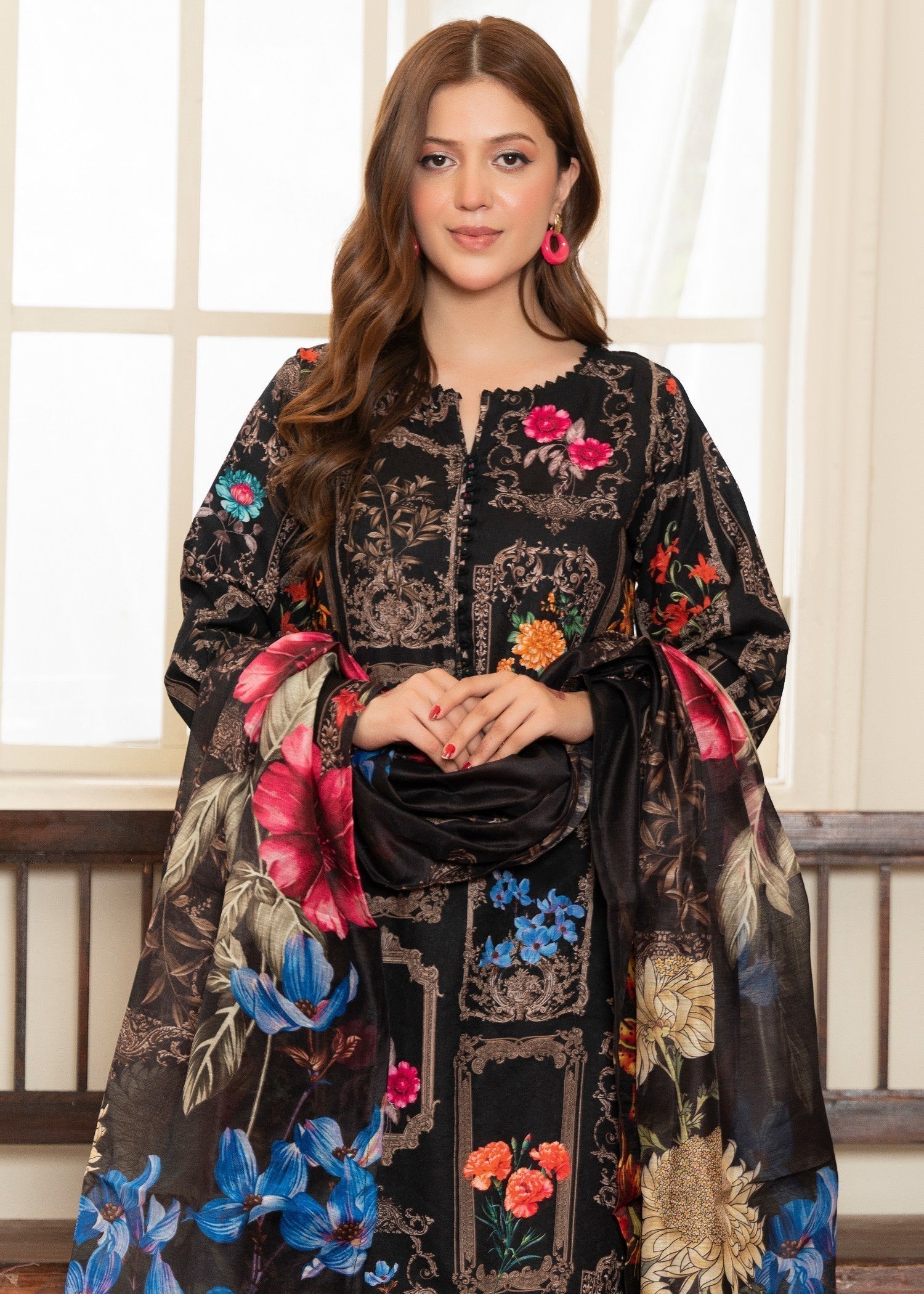 Printed Textured Lawn Straight Kurta 3-Piece Suit – Black, Summer Wear