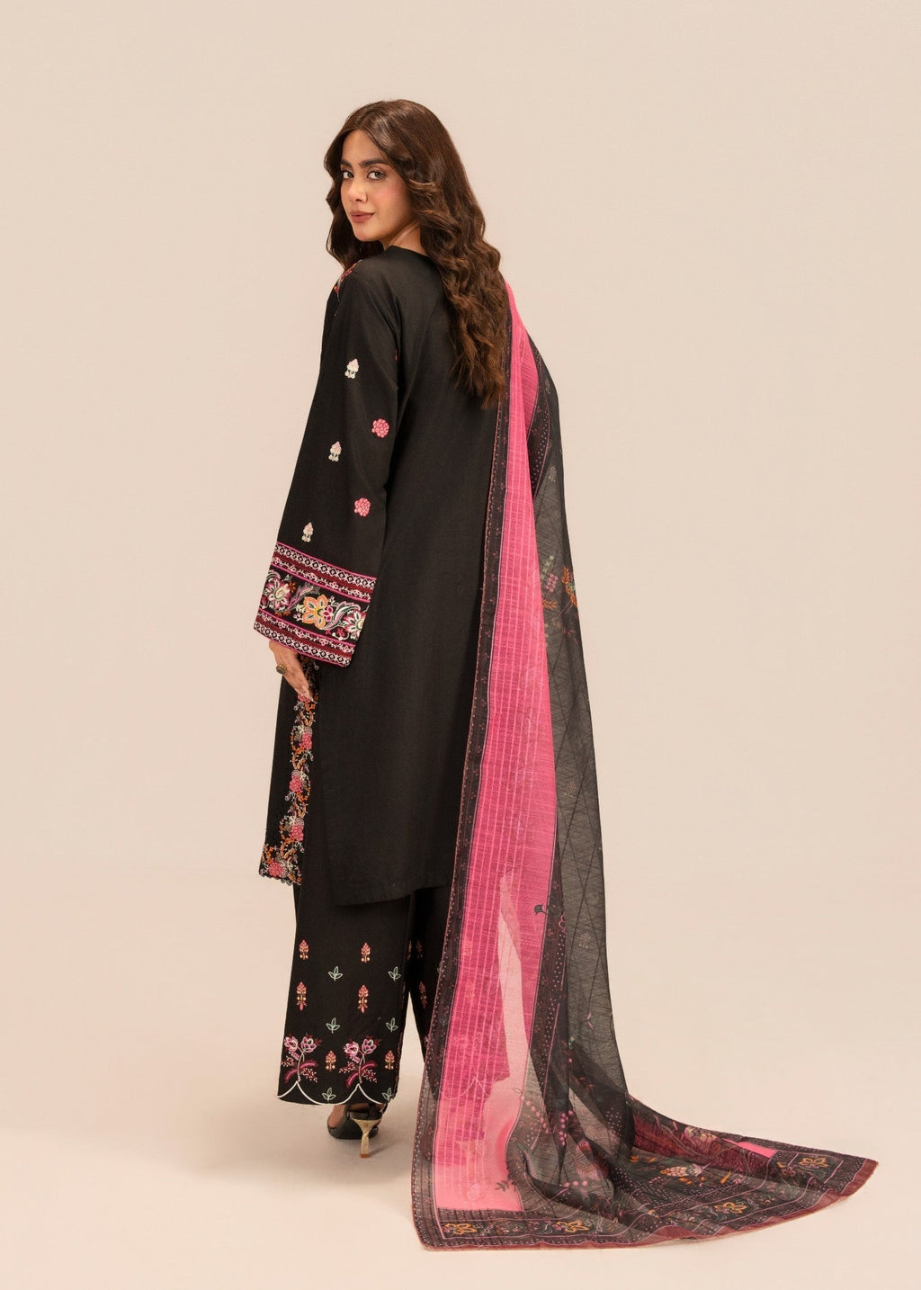 Embroidered Lawn Farshi Shalwar Suit – Black, Manaar Dupatta