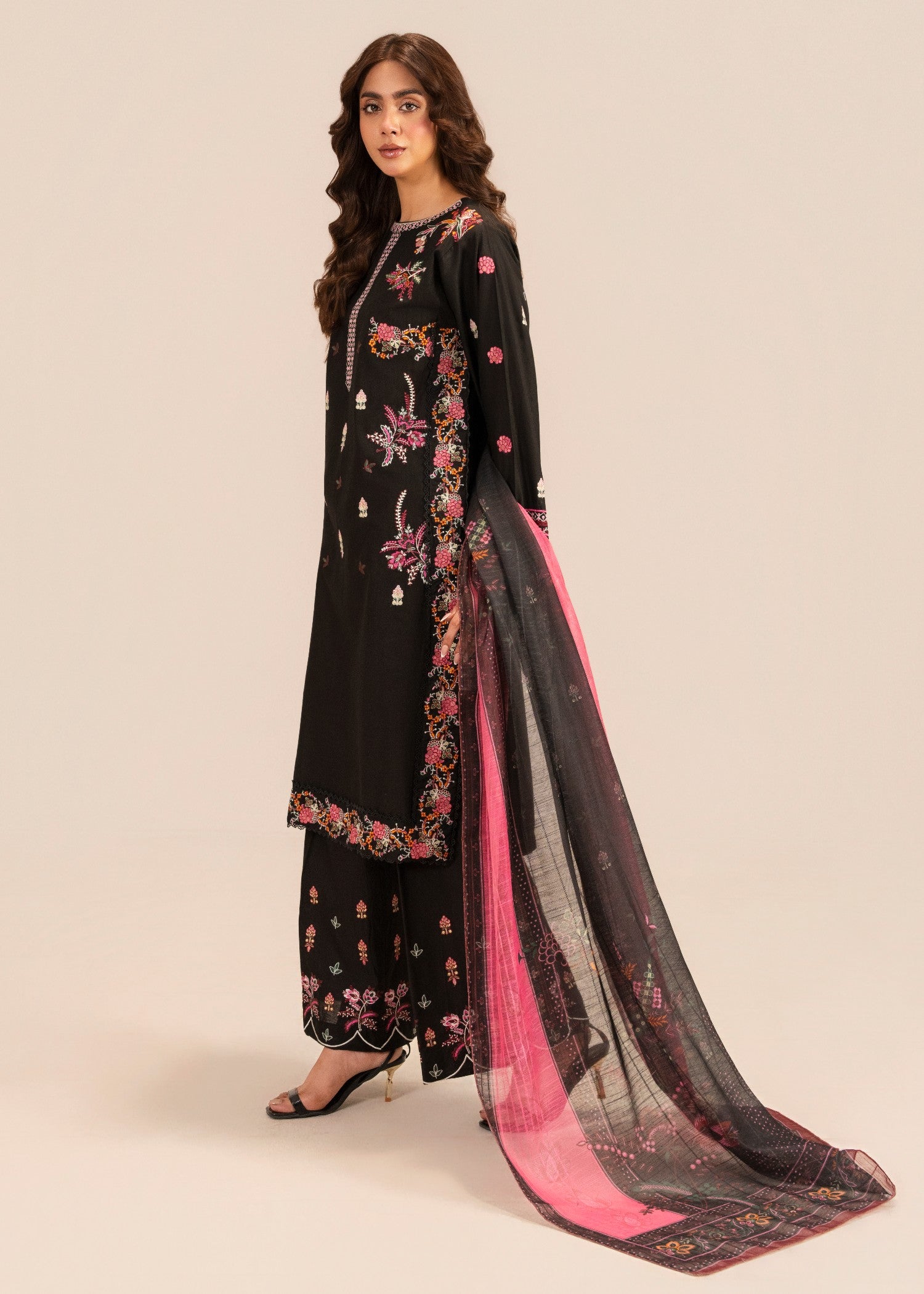 Embroidered Lawn Farshi Shalwar Suit – Black, Manaar Dupatta
