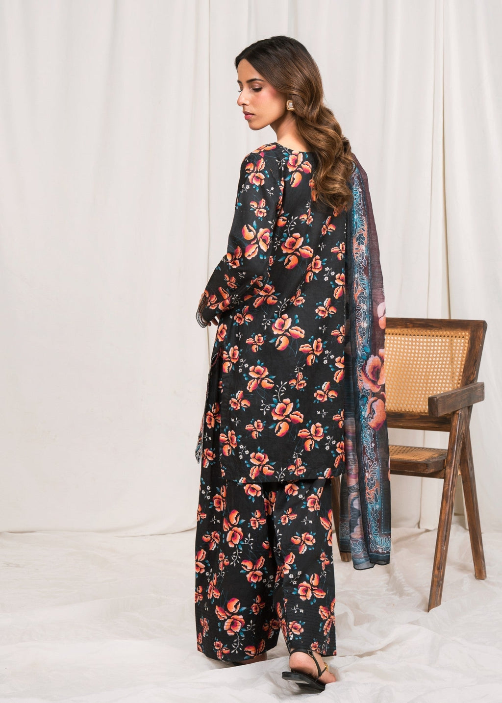 Embroidered Cotton Farshi Shalwar Suit – Black, Manaar Dupatta