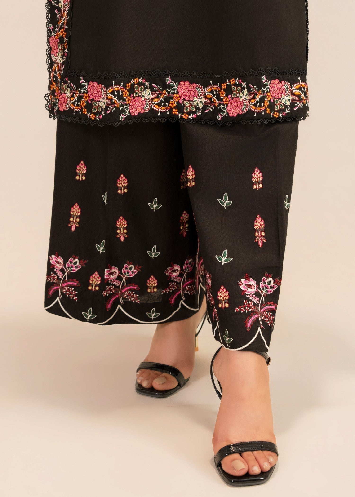 Embroidered Lawn Farshi Shalwar Suit – Black, Manaar Dupatta