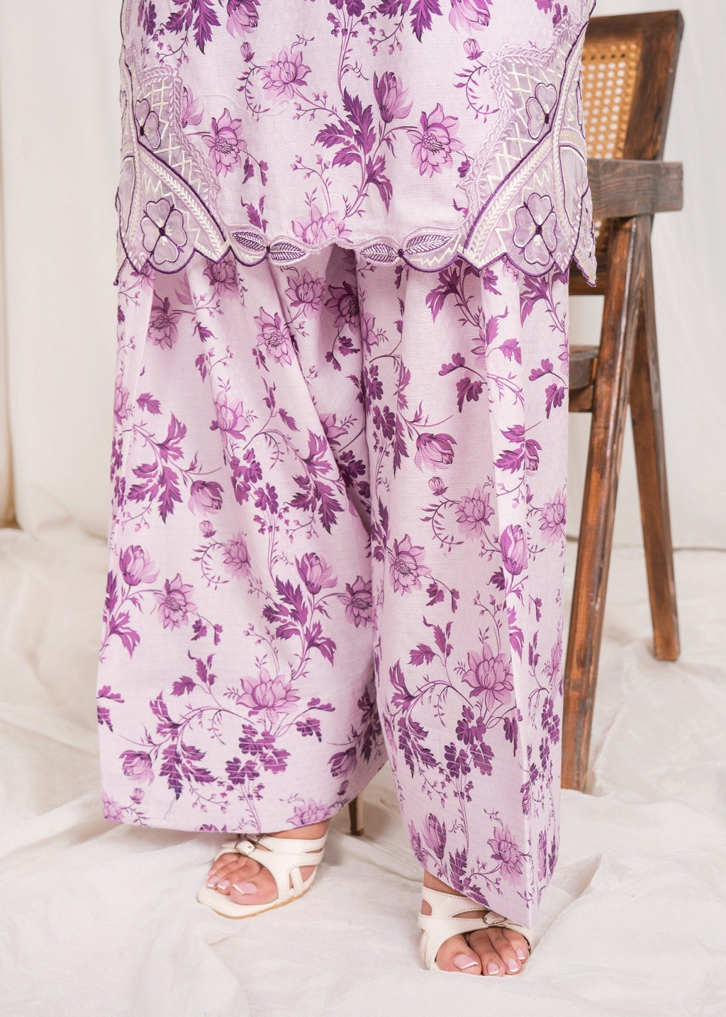 Embroidered Textured Lawn Farshi Shalwar Suit – Purple, Manaar Dupatta