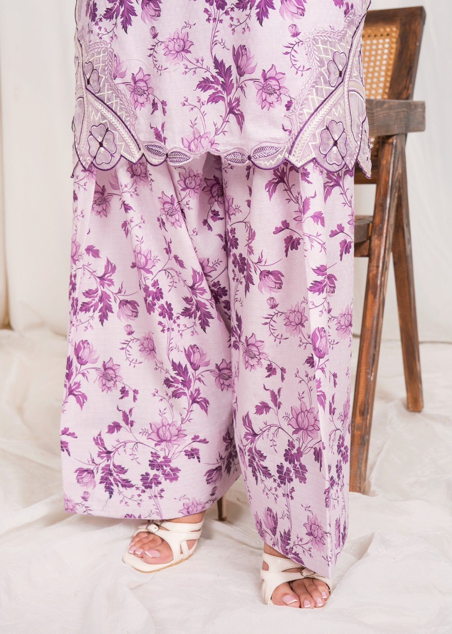 Embroidered Textured Lawn Farshi Shalwar Suit – Purple, Manaar Dupatta