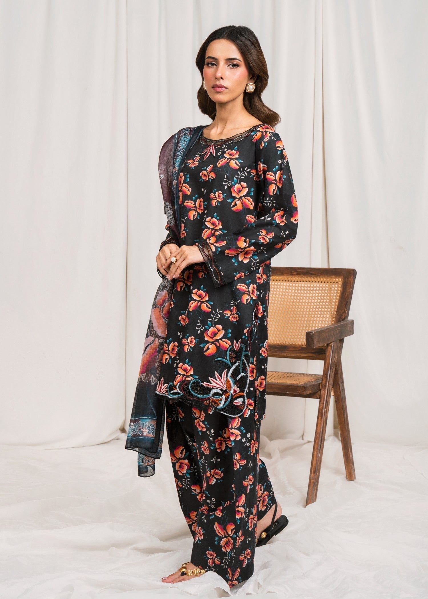 Embroidered Cotton Farshi Shalwar Suit – Black, Manaar Dupatta