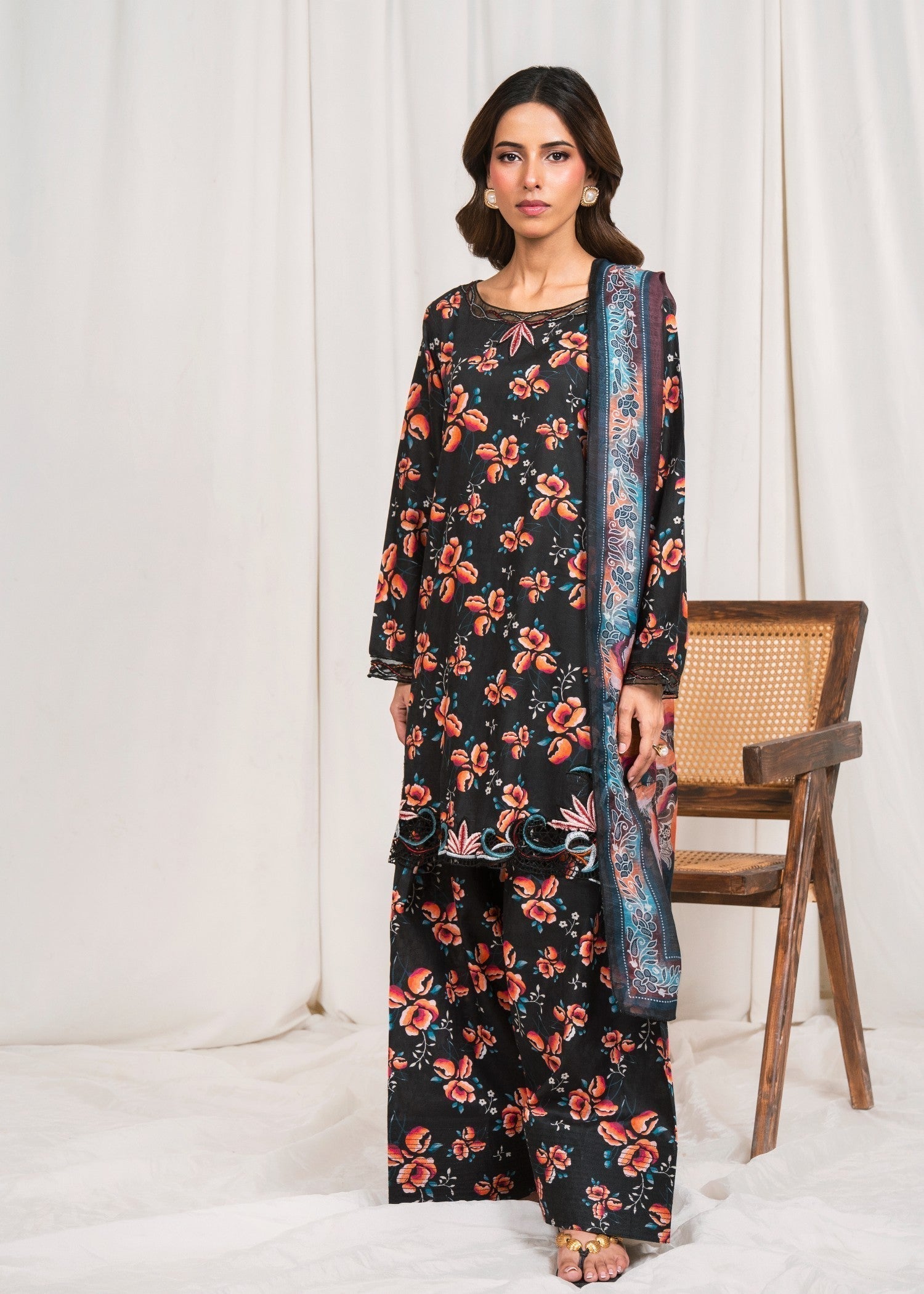 Embroidered Cotton Farshi Shalwar Suit – Black, Manaar Dupatta