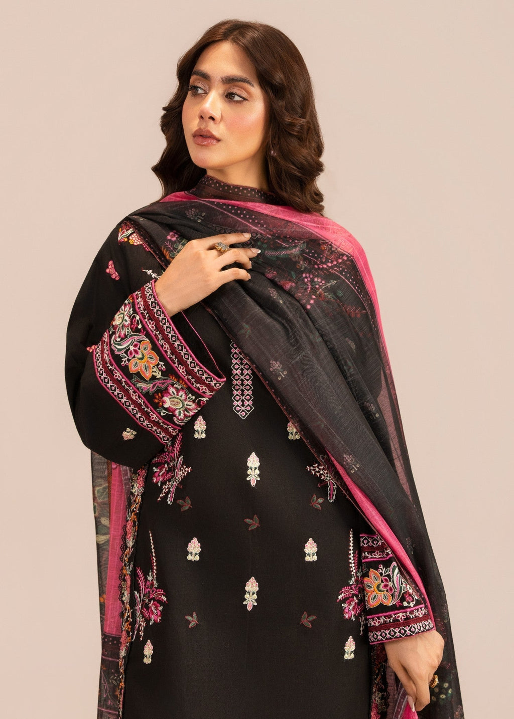 Embroidered Lawn Farshi Shalwar Suit – Black, Manaar Dupatta