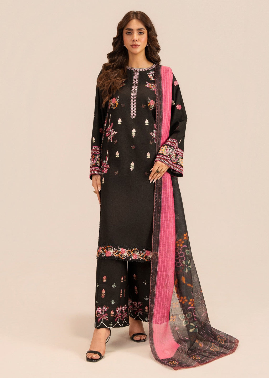 Embroidered Lawn Farshi Shalwar Suit – Black, Manaar Dupatta