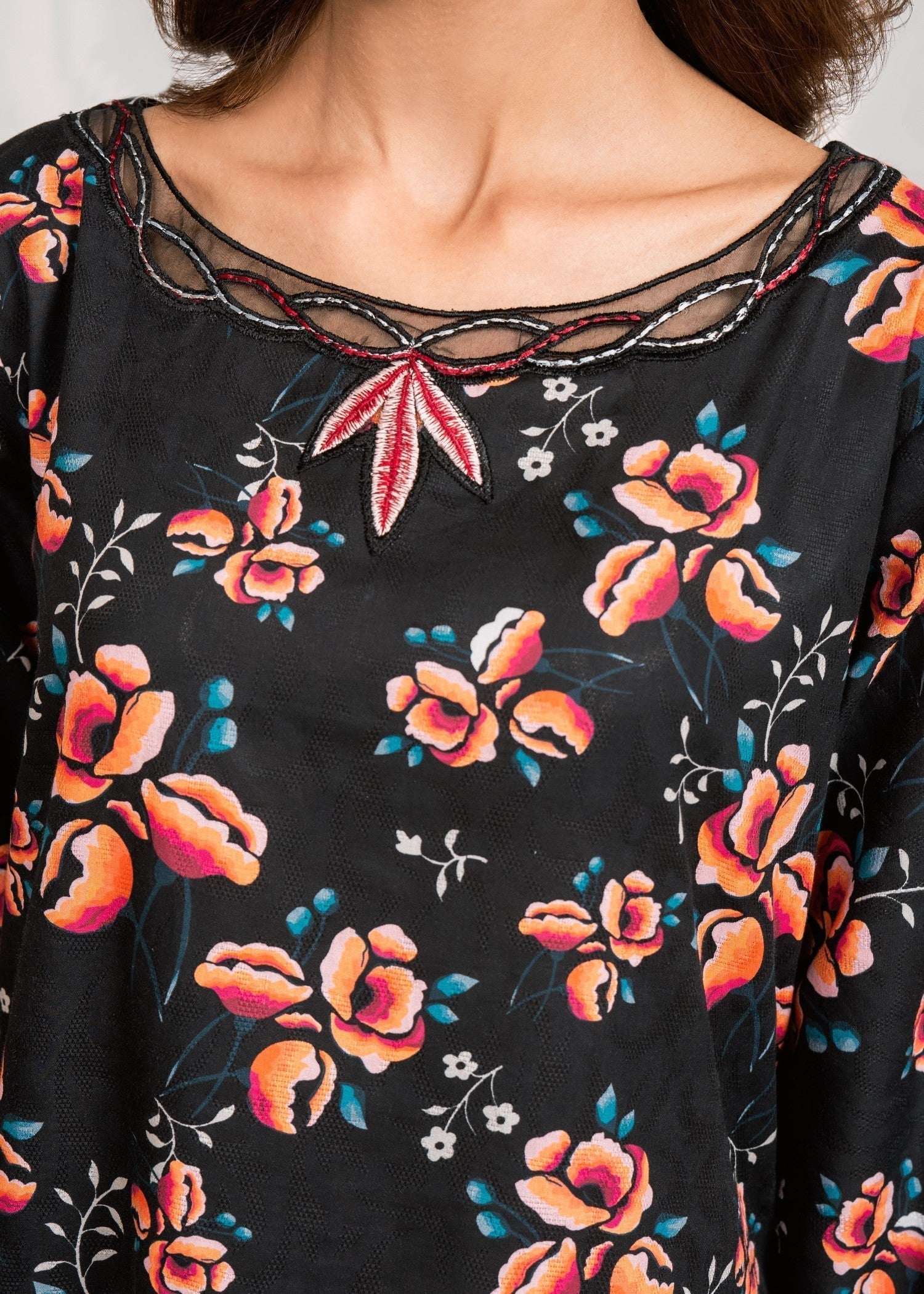 Embroidered Cotton Farshi Shalwar Suit – Black, Manaar Dupatta