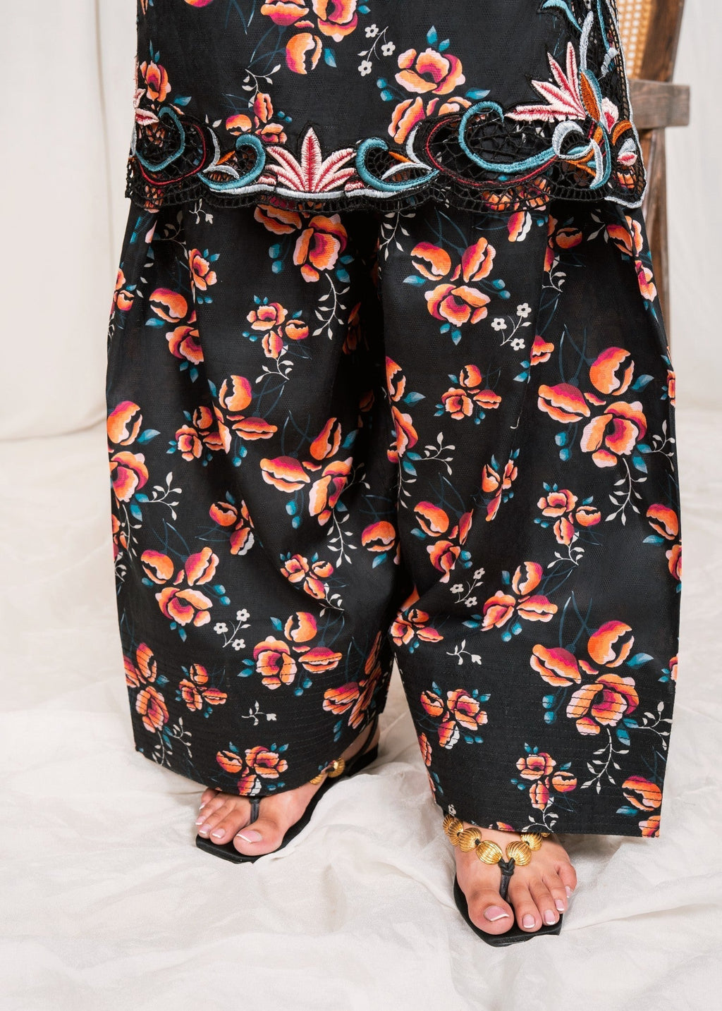 Embroidered Cotton Farshi Shalwar Suit – Black, Manaar Dupatta