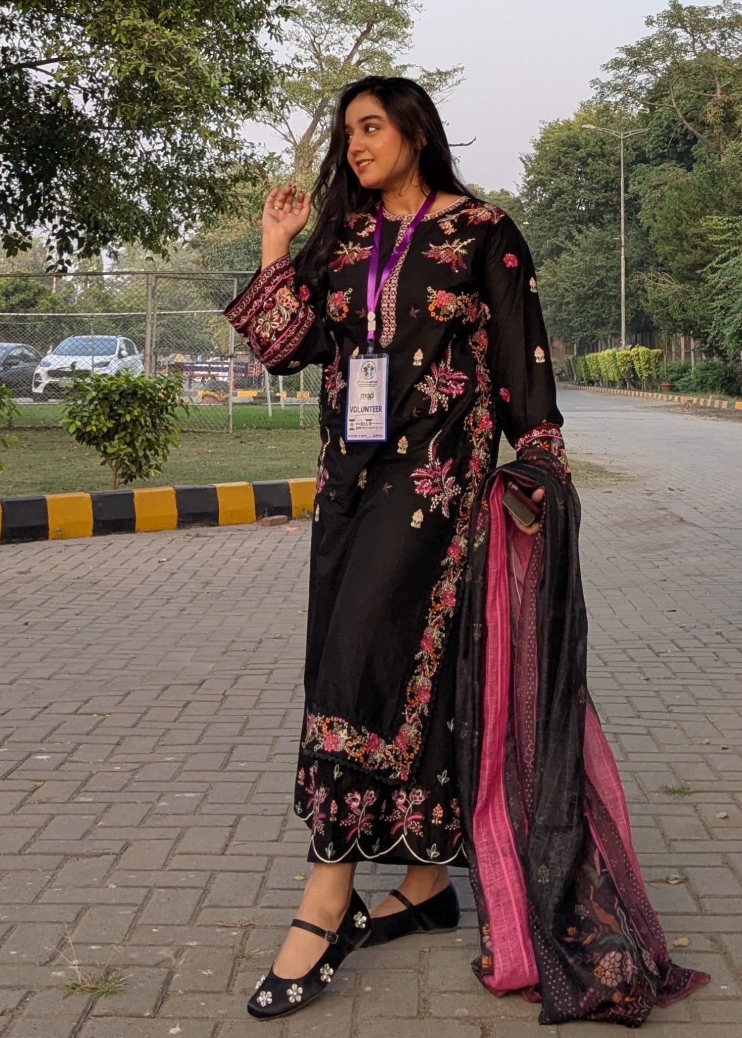 Embroidered Lawn Farshi Shalwar Suit – Black, Manaar Dupatta