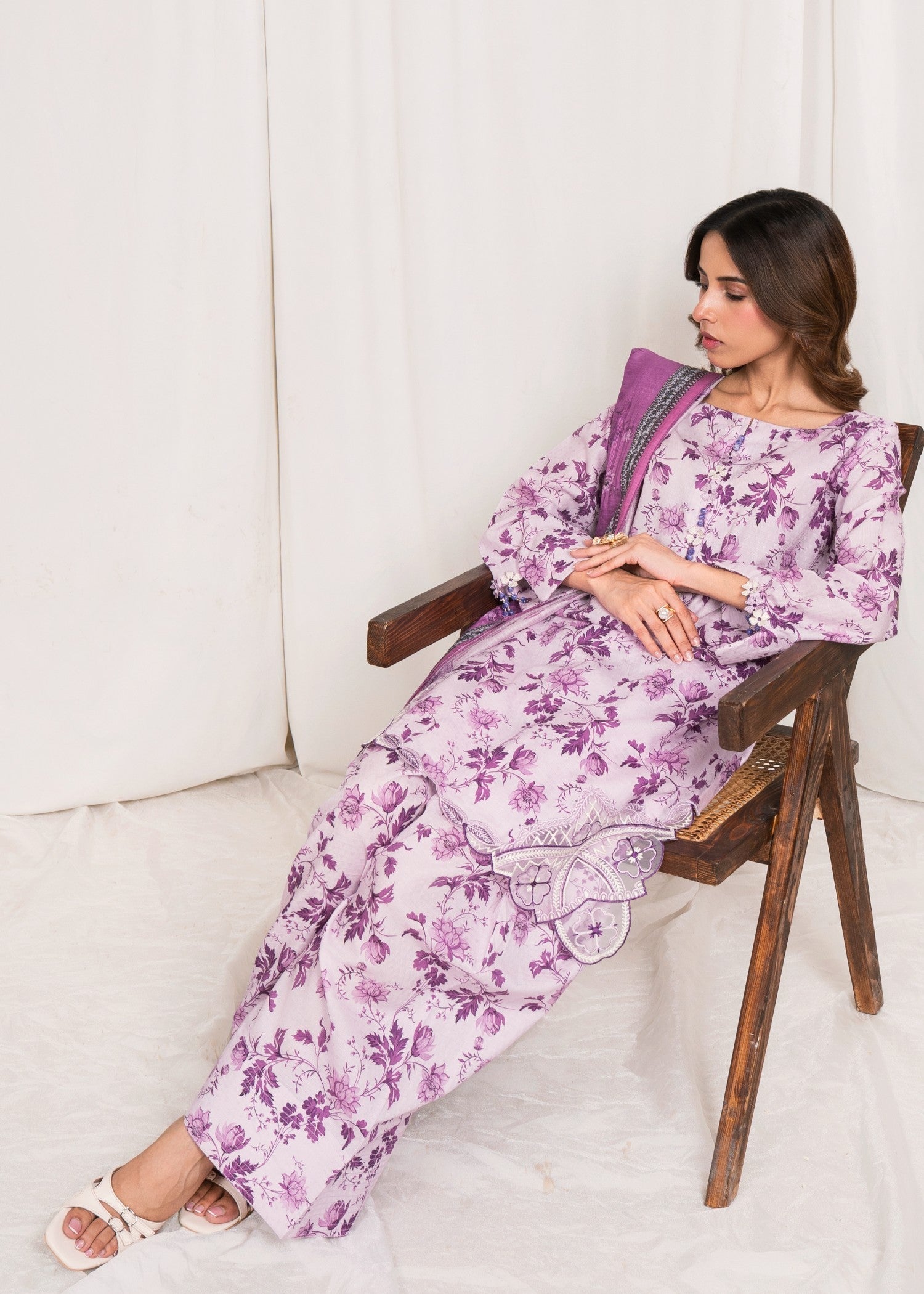 Embroidered Textured Lawn Farshi Shalwar Suit – Purple, Manaar Dupatta
