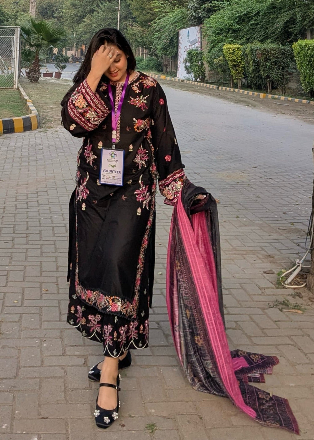 Embroidered Lawn Farshi Shalwar Suit – Black, Manaar Dupatta