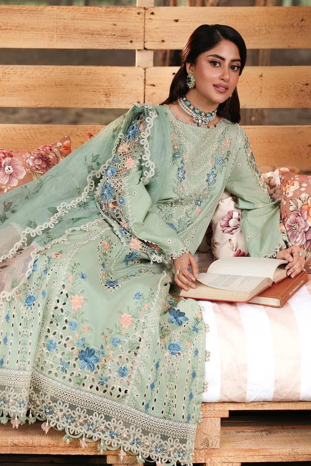 Luxury Embroidered Lawn 3PCS - NY1105